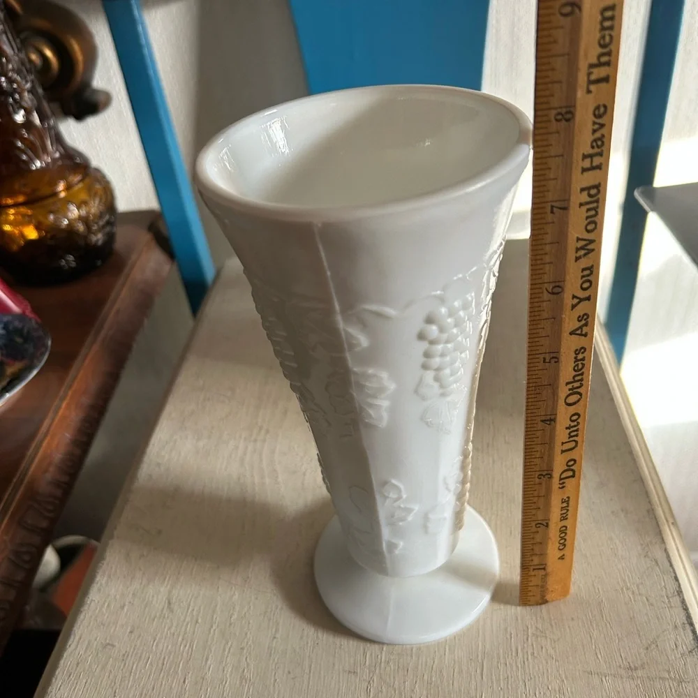 Vintage White Milk Glass Pedestal Harvest Grape Leaf Vine Vase